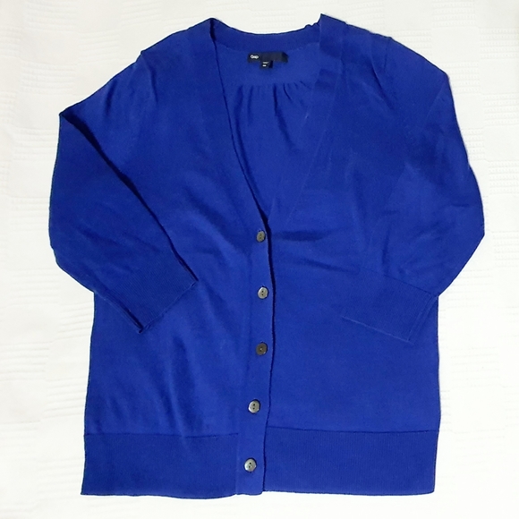 GAP Blue Button Down Cardigan with V-neckline and Ribbed Hems. - Picture 4 of 10
